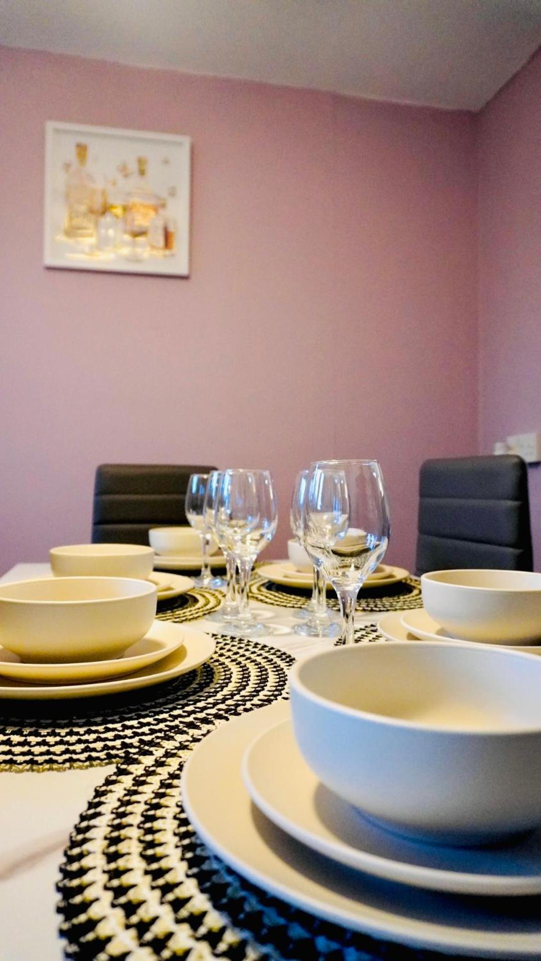 Spacious & Comfy Home In West Midlands - Sleeps 8, Free Parking, Wifi, Netflix, Prime Location, Ideal For Contractors, Business, Groups, Travellers, Families And Relocators Ковънтри Екстериор снимка