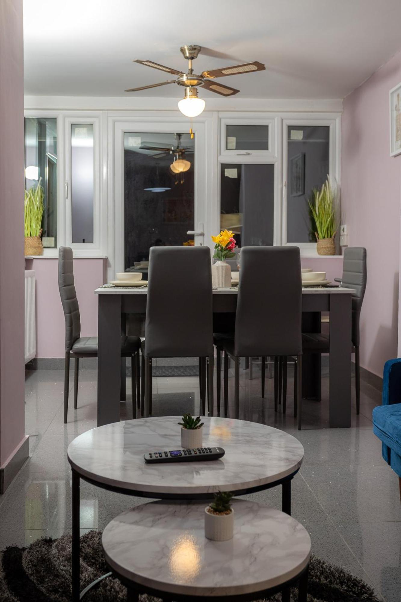 Spacious & Comfy Home In West Midlands - Sleeps 8, Free Parking, Wifi, Netflix, Prime Location, Ideal For Contractors, Business, Groups, Travellers, Families And Relocators Ковънтри Екстериор снимка