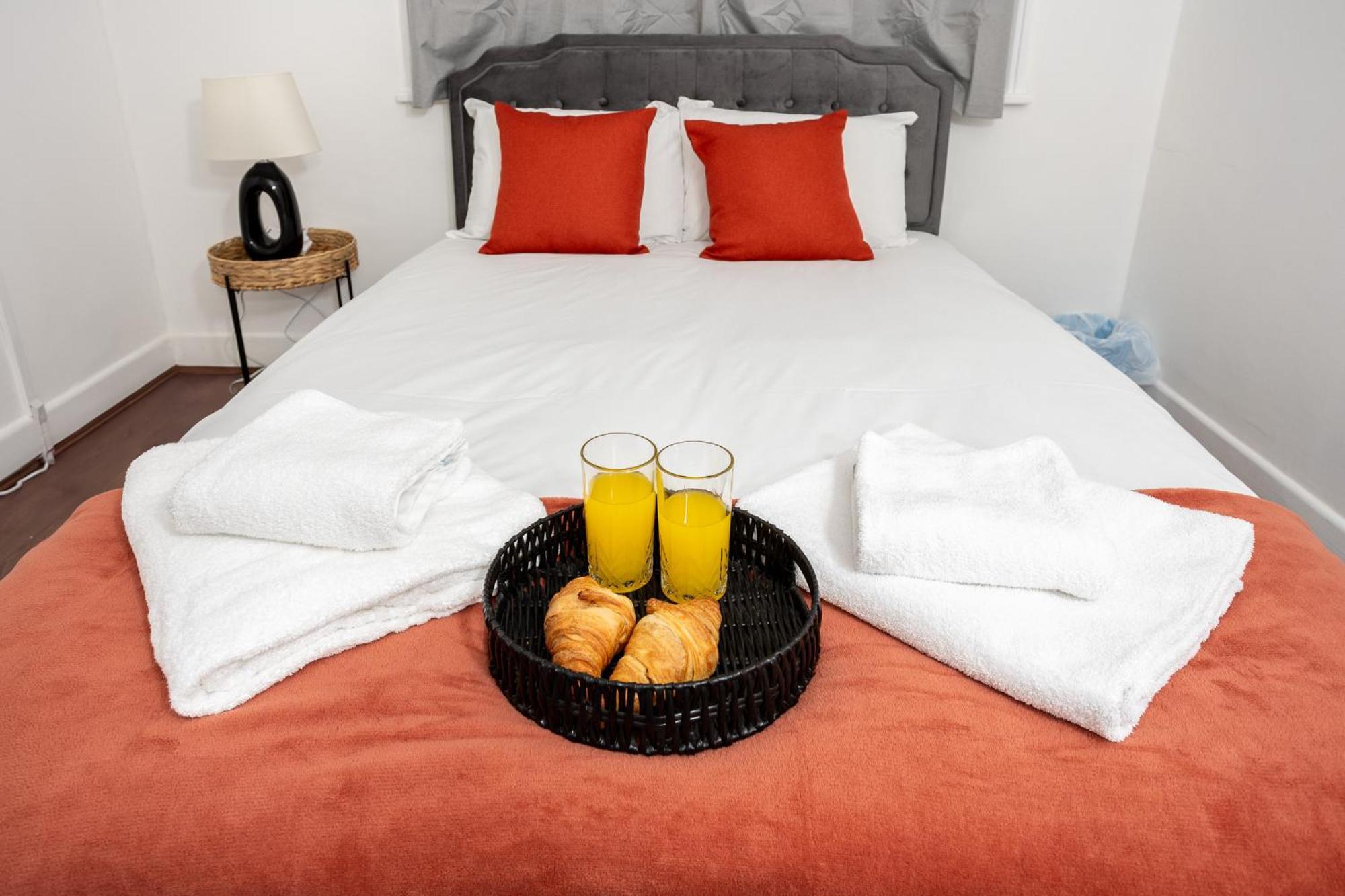 Spacious & Comfy Home In West Midlands - Sleeps 8, Free Parking, Wifi, Netflix, Prime Location, Ideal For Contractors, Business, Groups, Travellers, Families And Relocators Ковънтри Екстериор снимка