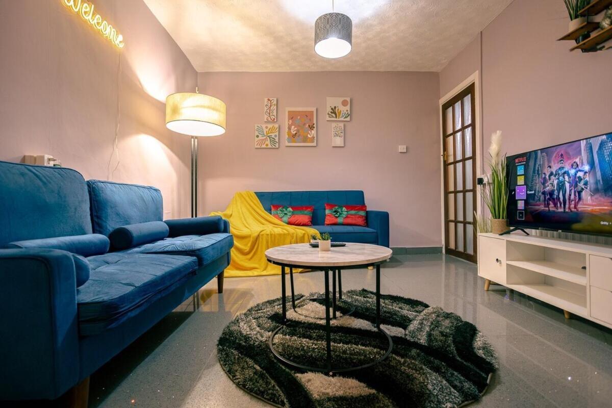 Spacious & Comfy Home In West Midlands - Sleeps 8, Free Parking, Wifi, Netflix, Prime Location, Ideal For Contractors, Business, Groups, Travellers, Families And Relocators Ковънтри Стая снимка
