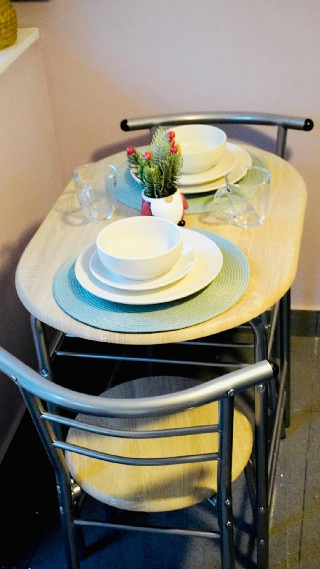 Spacious & Comfy Home In West Midlands - Sleeps 8, Free Parking, Wifi, Netflix, Prime Location, Ideal For Contractors, Business, Groups, Travellers, Families And Relocators Ковънтри Стая снимка