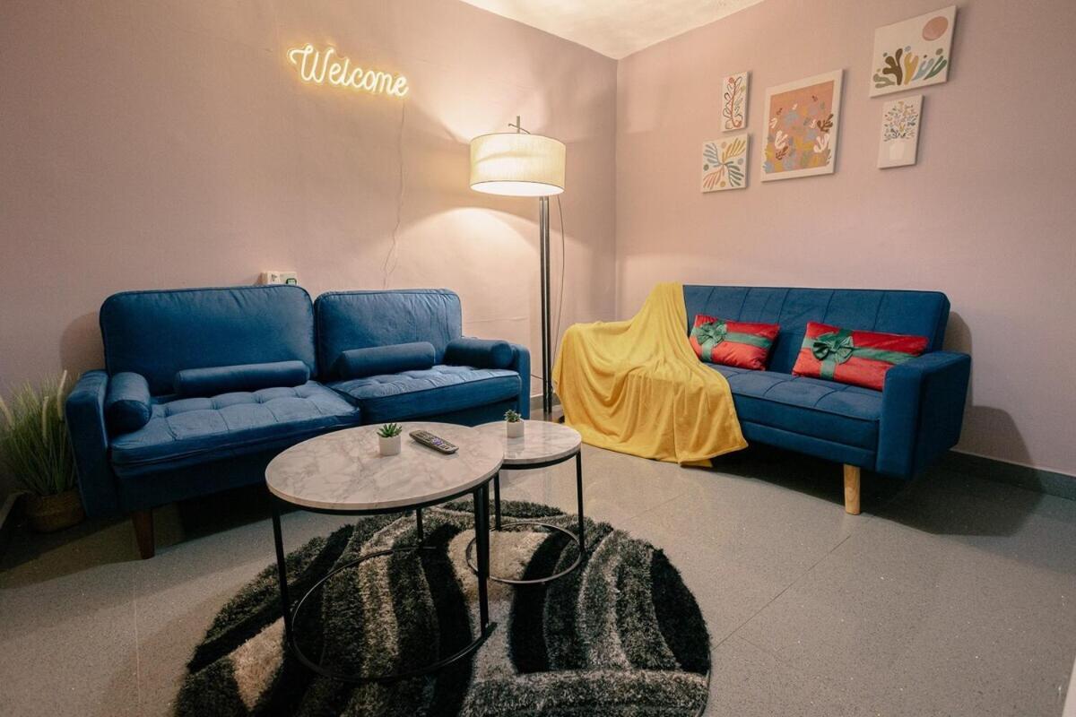 Spacious & Comfy Home In West Midlands - Sleeps 8, Free Parking, Wifi, Netflix, Prime Location, Ideal For Contractors, Business, Groups, Travellers, Families And Relocators Ковънтри Стая снимка